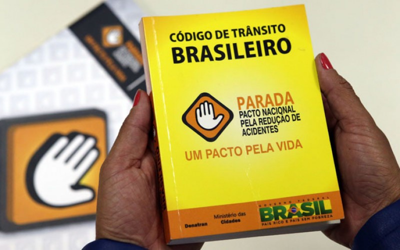 Código de Trânsito Brasileiro 2023: CTB: Lei nº 9.503, de 23 de setembro de  1997